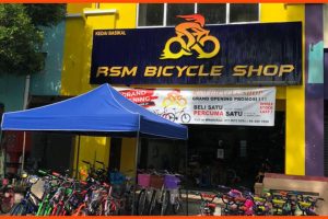 Kedai basikal di Batu Arang, Malaysia