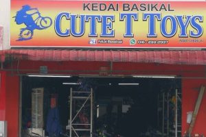 Kedai basikal di Kampung Baharu Nilai, Malaysia