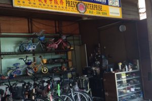 Kedai basikal di Long Ampan Aing or Abanang, Malaysia