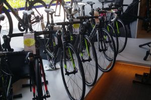 Kedai basikal di Pekan Nenas, Malaysia